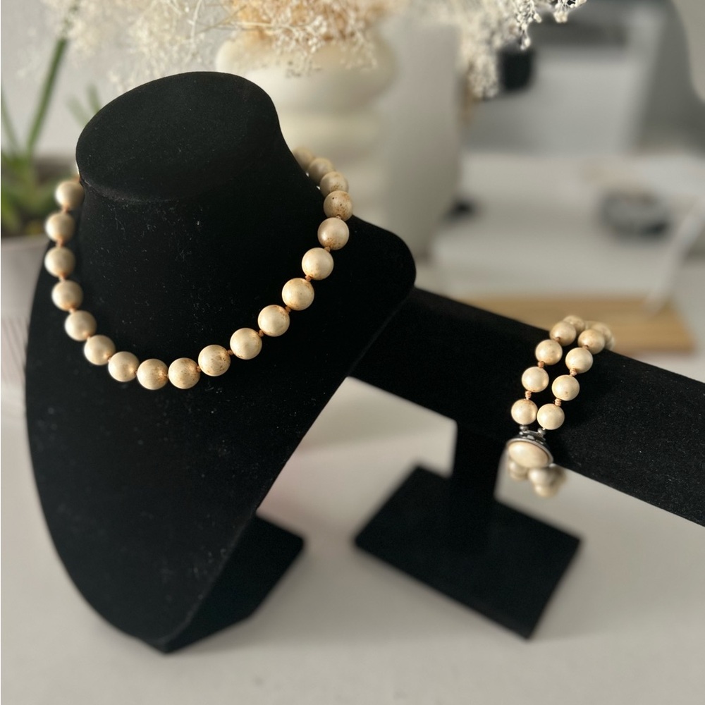 Elegant Cream Beaded Necklace and Bracelet Set